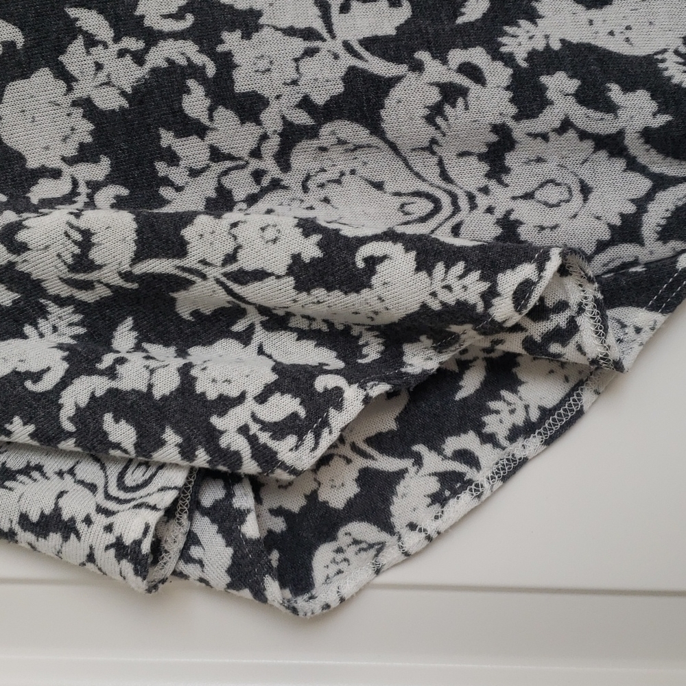 Gorgeous stretchy and soft sweater, size S - Picture 4 of 5